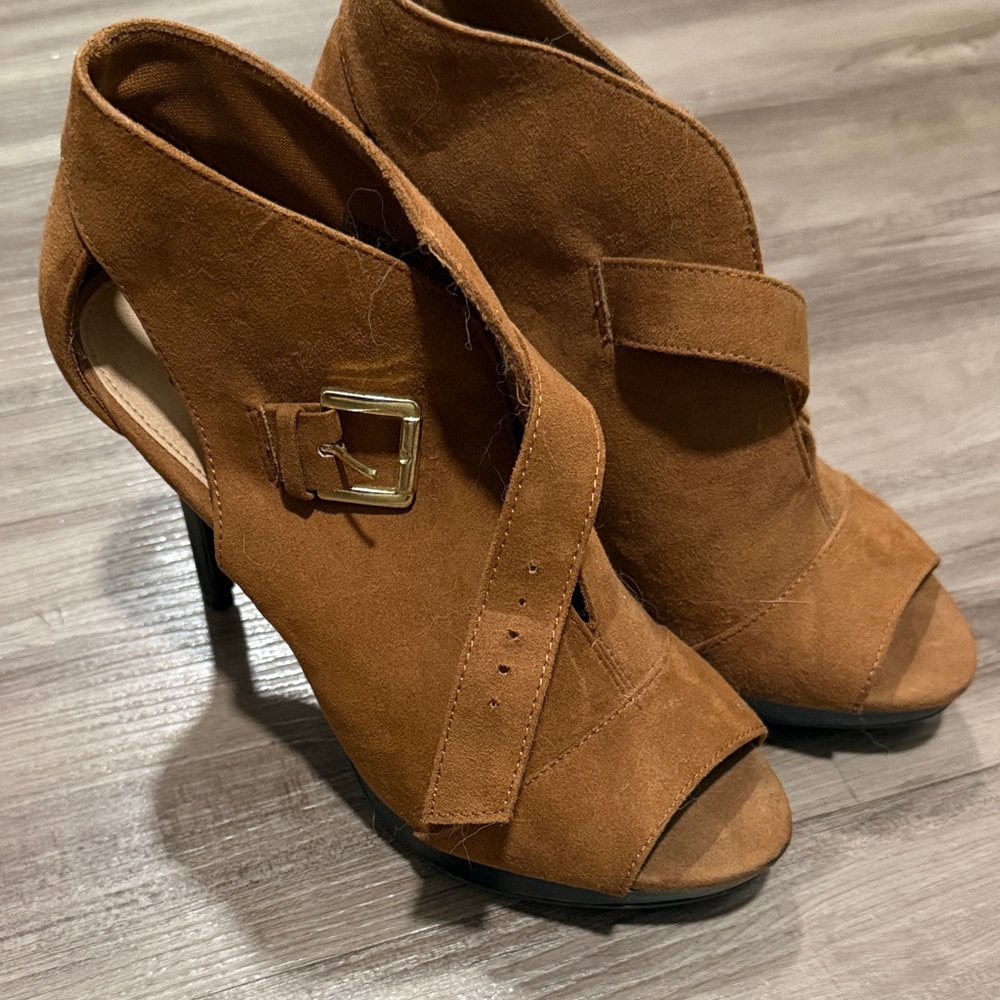 Brash Tan Peep-Toe Heels with Buckle